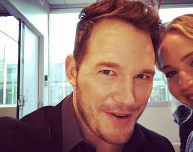 宣傳《星際過客》小珍妮佛每次都被克里斯普萊特切掉了...？！