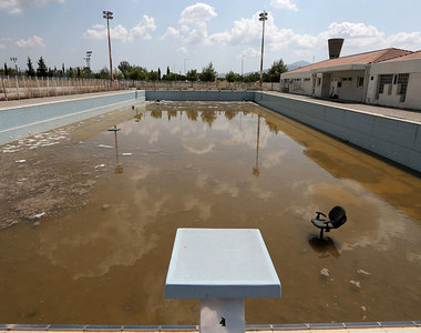 《奧運場館廢墟》祭典結束後就只能養蚊子了......