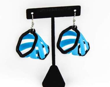 《AirPods防掉耳環》直接掛一個籃子在耳朵下面幫你接著XD