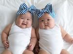 雙胞胎嬰兒《Momo Twins》可愛的照片裡還有爸媽滿滿的愛～