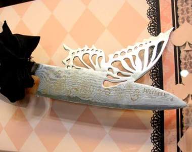 兼具美感與實用性的《蘿莉塔菜刀》根本是病嬌專用武器……