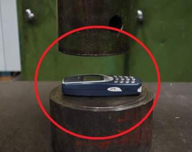 網友實驗《把Nokia 3310拿去壓碎》究竟不死神機的最終命運是？