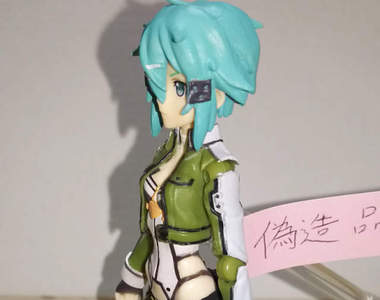 受害網友分享《盜版figma可動公仔開箱》仿冒技術未免太爛了……