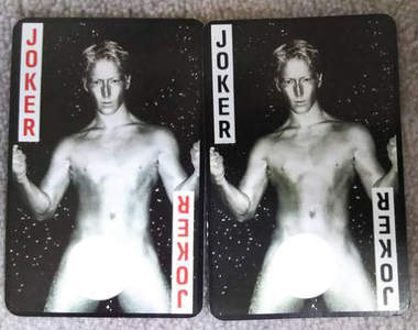 大掃除翻出的《AV男優撲克牌》幫忙想想到底有什麼用處？