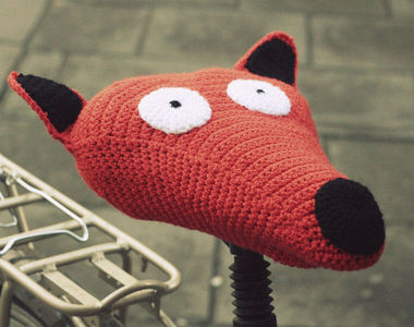 冬天要到了《幫腳踏車坐墊穿上動物毛線衣》這樣屁屁就不會冷冷的啦