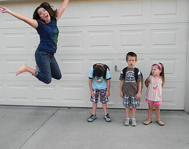 《孩子開學的第一天》這些爸媽也太歡快了吧ww