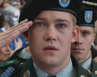 《比利林恩的中場戰事》新預告 李安11月帶男主角來台參加首映～