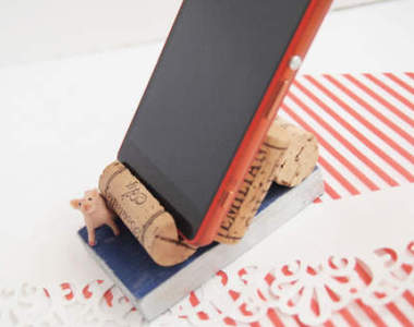 《生活宅偏方》可愛軟木塞手機座的製作法