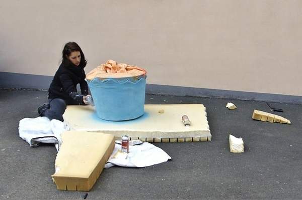 街頭藝術《舊床墊變巨大美食》讓路人看得口水直流(⊙﹃⊙) - 圖片3 街頭藝術《舊床墊變巨大美食》讓路人看得口水直流(⊙﹃⊙) - 圖片3