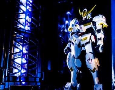 模型玩家必備《百元商店科幻道具》一秒打造鋼彈格納庫?