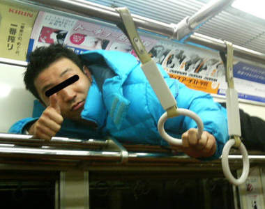 《爆滿車廂內最討厭的行為》原來還有比汗臭味更讓人受不了的事情嗎？