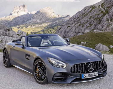 馬力547匹《Mercedes-AMG GT C Roadster》巴黎火辣上空秀