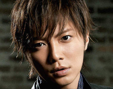 悲報《成宮寛貴退出演藝圈》遭設局陷入性向疑雲與吸毒風波 再也無法忍受…