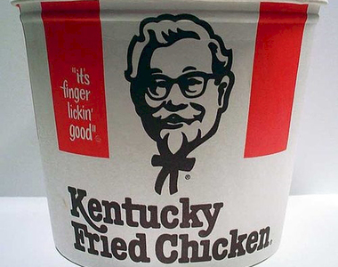 顛覆想像《內含玄機的圖片》肯德基爺爺下面不是他的小手小腳？！