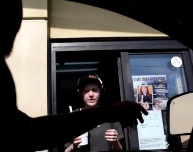 《得來速惡作劇》店員的報復來得又快又狠... Σ( ° △ °|||)︴  