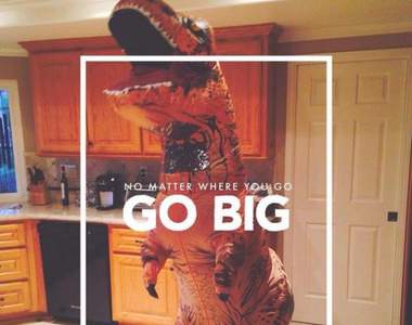 《恐龍的日常》其實就是一個扮恐龍成隱的人類XD