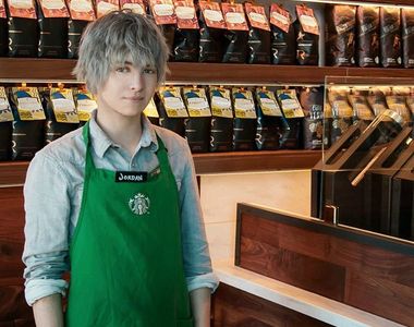 帥的像動漫人物而引起話題《星巴克的話題員工》原來是Cosplay玩家Jordan