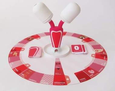 女子月月友《生理期遊戲》我在檯面上覆蓋一張衛生棉條卡結束這回合