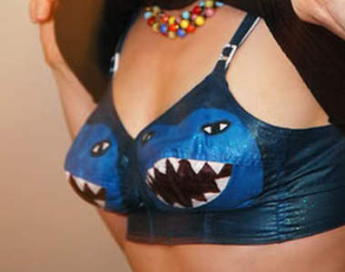  《不洗胸罩的後果》感覺越不清洗越到後面越嚴重耶