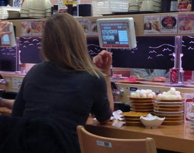 《吃壽司不吃飯》的日本女生激增　減肥也不能這樣浪費食物啊(・`ω´・)