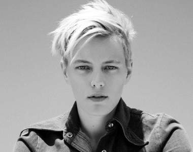 帥的我滿臉《Erika Linder》這麼帥氣一定是女孩子