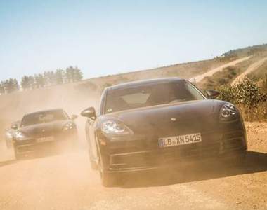 新世代《Porsche Panamera》自己的間諜照自己拍？