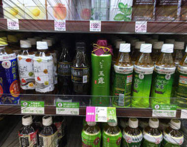 《便利商店陷阱》隱身在飲料櫃裡的千圓綠茶果然騙到不少人ww