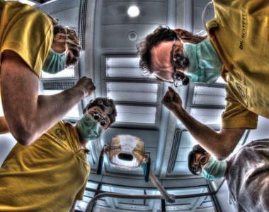 《超傻眼病人18招》讓醫生直搖頭的各種行為舉止