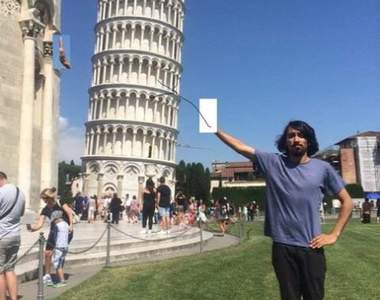 手沒碰到比薩斜塔《請高手幫我PS》我只是想要扶到塔啊ww