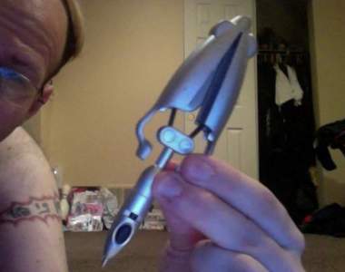 《帶變形筆被海關攔下來》證明小時候學的英文有用到的一天ww