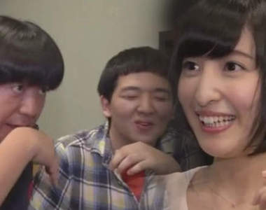 聲優佐倉綾音教導《親親配音法》激發粉絲的野性……