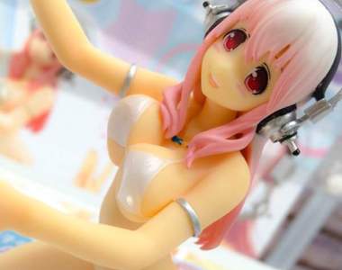 研究《扁乳索尼子公仔》的用法?搞百合果然最美好……