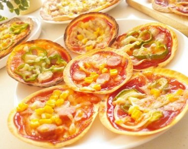 《水餃皮比薩》送進烤箱15分鐘即可完成的小不點美食