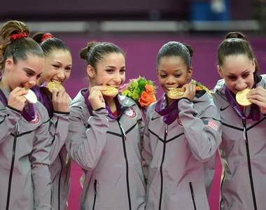 《選手咬金牌的理由》咬下去就知道值不值錢？