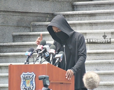 《死亡筆記本》美版片場照  L不在幕後而是親自宣戰了？