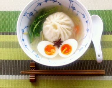 《湯肉包》沖泡後也很美味的包子料裡