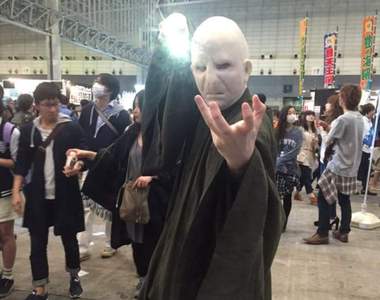 宅宅盛會出現《親民可愛佛地魔》原來那個人還會投飲料……