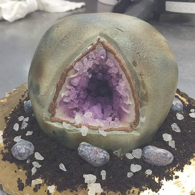 《水晶洞蛋糕》視覺與味覺兼具的神祕礦物之美 - 圖片17