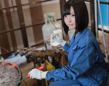 《工廠正妹月曆》Coser可愛的作業服造型卻因為這個原因引發網友吐槽...
