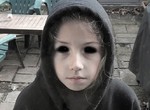 都市傳說《黑眼小孩之謎》難道不是被惡魔附身了嗎? 都市傳說《黑眼小孩之謎》難道不是被惡魔附身了嗎?