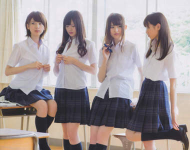 《日本女高中生制服發展史》泡泡襪和109辣妹妝變成難以理解的時尚…