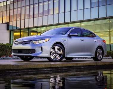 《Kia Optima Plug-in Hybrid》插電身手更持久