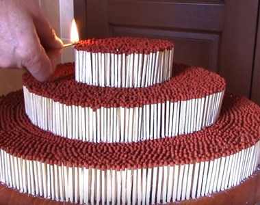 《燃燒大量火柴》的謎樣YouTube帳號 雖然有趣但還真的只有燒火柴