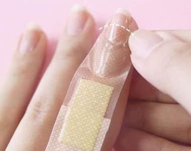 《OK蹦指甲彩繪法》以後醫藥箱要變成美妝箱了XD