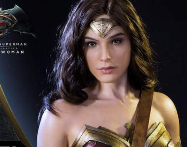 皮膚吹彈可破★《神力女超人1:2模型》搬一尊性感女神像回家供奉…