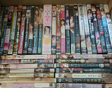 《發現老公收藏的百部A片》日本主婦嚇的不知道該怎麼辦才好