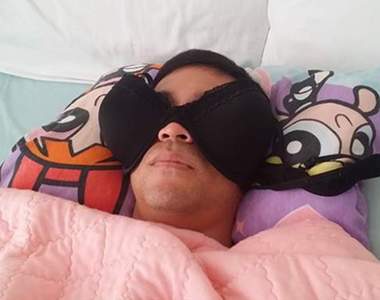 《老公的珍奇行為》老公喜歡把內衣當眼罩用正常嗎?