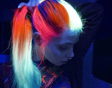 黑夜中的魔髮奇緣《螢光染髮》想變成樂佩公主再也不是夢