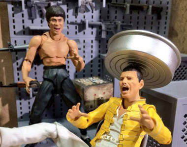 《佛萊迪墨裘瑞的玩偶遊戲》這次一樣被惡搞不停太壞啦