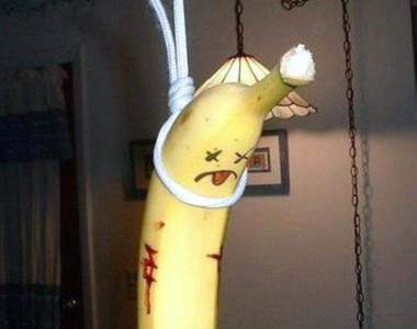 《香蕉集體自殺事件》我只是出個門...家裡就發生命案啦(((ﾟдﾟ)))